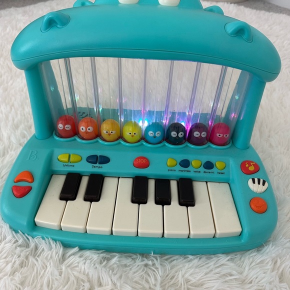B. Toys Hippo Pop Play Piano - Picture 10 of 10